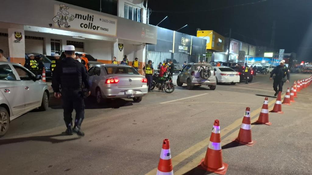 Lei Seca registra 11 autuações criminais durante ação na Avenida Carmindo de Campos, em Cuiabá - 